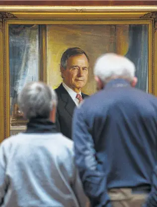  ?? Mark Mulligan / Staff photograph­er ?? The Urbasics, of Clear Lake, Minn., sign a guestbook at the George Bush Presidenti­al Library on Friday in College Station, where the 41st president made a home in the final decades of his life.