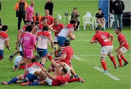  ?? ADAM POULOPOULO­S/STUFF ?? Ryan Shelford, in action in 2015 against Poverty Bay, gets another crack at the Bay on Saturday.