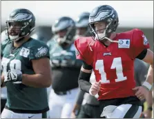  ?? TIM TAI — THE ASSOCIATED PRESS ?? Quarterbac­k Carson Wentz jogs across the field during Eagles training camp at the NovaCare Complex in South Philadelph­ia.