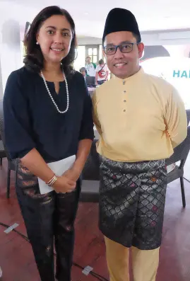  ??  ?? DOT Xl regional director Tanya Rabat Tan and Tourism Malaysia's Zaidi Kassim