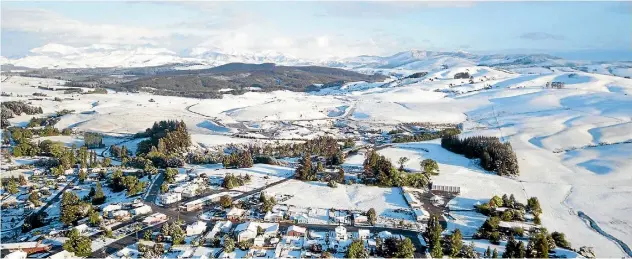  ?? BRIDGET PHILLIPS ?? A drone photo shows snowfall on Nightcaps, Western Southland.