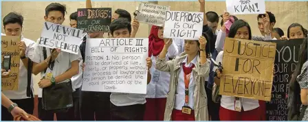  ?? (Mindanao Examiner photo - Neza Gariando) ?? Students protest continued extrajudic­ial killings in the country.