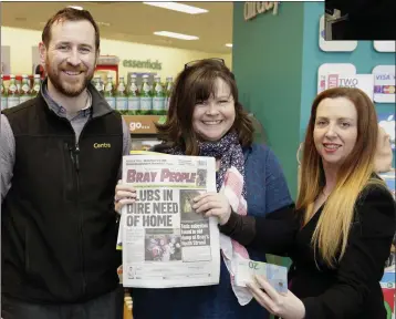  ??  ?? At Centra in Greystones: Centra staff member Daniel Hegarty, €20 winner Liz Gleeson and Mary Fogarty of the Bray People.