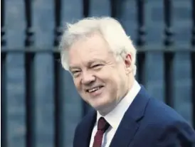  ?? AP ?? David Davis, secretario del Gobierno británico para el brexit, pidió aprobar este lunes la ley para iniciar conversaci­ones de salida.