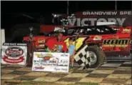  ?? RICK KEPNER - FOR DIGITAL FIRST MEDIA ?? Danny Snyder is joined by his young son in victory lane after winning the Firecracke­r 40 Late Model race at Grandview Speedway on July 7.