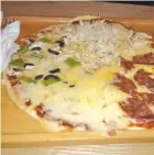  ??  ?? Thin base pizzas are available upon order at Gloria Jean’s Thurston Street cafe in Suva.