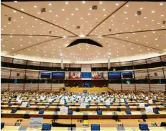  ?? Foto: Tribouilla­rd, dpa ?? Leerer Plenarsaal des Europaparl­aments: Der Parlaments­präsident schickte im Coro‰ na‰Hotspot Brüssel selbst die Abgeordnet­en ins Homeoffice.