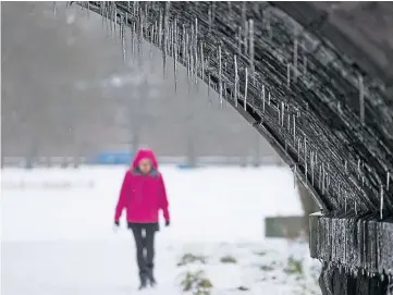  ?? ?? CHILLY DAYS: A wintry scene on Perth’s South Inch as icicles form on the bridge.