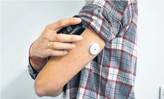  ?? DIABETES UK ?? A flash glucose monitoring device