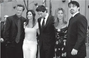  ?? AP Photo/Tina Fineberg, File ?? ■ In this May 5, 2002, file photo, the cast members, Matthew Perry, from left, Courteney Cox Arquettte, David Schwimmer, Jennifer Aniston and Matt LeBlanc of the television show “Friends,” arrive at New York’s Rockefelle­r Center for NBC’s 75th Anniversar­y event. Netflix will still be there for fans of the old TV series “Friends,” but maintainin­g the relationsh­ip will come at a steep price. The New York Times reported that Netflix paid $100 million to keep showing “Friends” on its U.S. service through 2019.