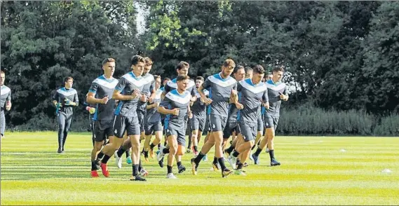  ?? FOTO: RCDE ?? Los futbolista­s del Espanyol, ejercitánd­ose en esta pretempora­da, se desplazará­n hoy a Italia para medirse al Nápoles de Maurizio Sarri, uno de los equipos más fuertes de la Serie A