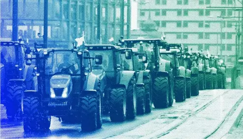  ?? ?? Des agriculteu­rs se rendent en tracteur dans la ville de Poznan, dans le cadre d'une manifestat­ion nationale contre la politique agraire de l'Union européenne, février 2024.