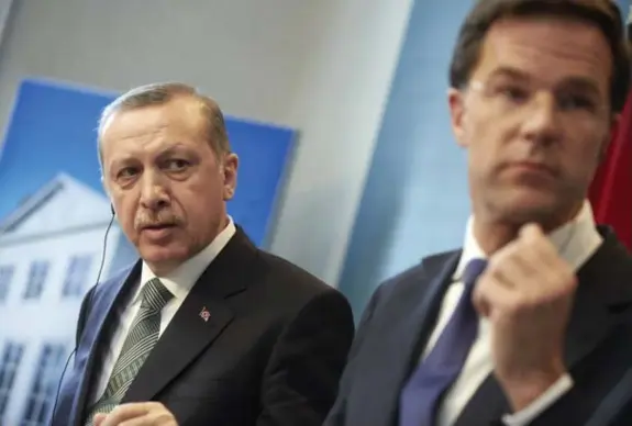  ?? Martijn Beekman/afp ?? Recep Tayyip Erdogan, op bezoek in Den Haag in 2013, met Mark Rutte.