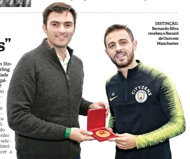  ??  ?? DISTINÇÃO. Bernardo Silva recebeu o Record de Ouro em Manchester