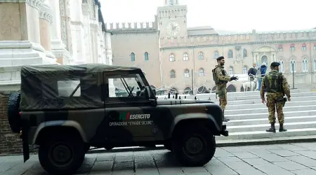  ?? In strada ?? Per garantire il rispetto del decreto della presidenza del Consiglio dei ministri ed evitare assembrame­nti sarà schierato anche l’Esercito