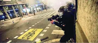  ?? EUROPA PRESS ?? En la imagen, el dispositiv­o de los Mossos en una de las protestas por la encarcelac­ión de Hasel