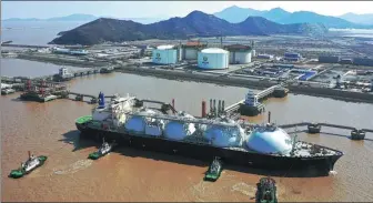  ?? YAO FENG / FOR CHINA DAILY ?? A Japanese LNG vessel docks at a terminal in Zhoushan, Zhejiang province.