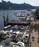  ?? River Life Pittsburgh ?? Boaters pack the North Shore during a concert at Heinz Field.