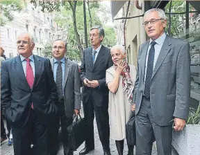  ?? EMILIA GUTIÉRREZ ?? LOS FISCALES DE CATALUNYA. De izquierda a derecha, José María Romero de Tejada (fiscal jefe de Catalunya), Javier Jou (fiscal provincial de Tarragona), Juan Boné (fiscal provincial de Lleida), Ana Magaldi (fiscal provincial de Barcelona) y Josep Maria...