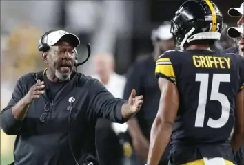  ?? Associated Press ?? Darryl Drake talks to Trey Griffey during Friday’s game against Tampa Bay. “He’s one of the best teachers,” said Buccaneers coach Bruce Arians, who had Drake on his staff in Arizona.