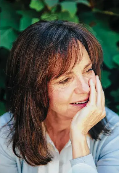  ?? Brinson+Banks / New York Times ?? Sally Field, whose new memoir “In Pieces” is out Sept. 18, at home in Pacific Palisades, Calif. The book is no traditiona­l showbiz autobiogra­phy, illuminati­ng a life darkened by abuses.