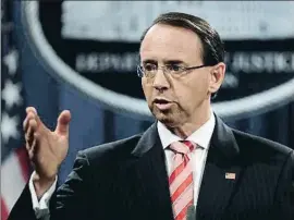  ?? EVAN VUCCI / AP ?? El fiscal general adjunto, Rod Rosenstein, anuncia las imputacion­es