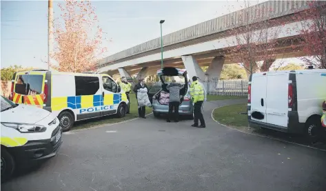  ??  ?? Detectives working in Beluga Close, Fletton, Peterborou­gh.