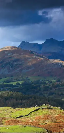  ??  ?? t Fell Country
To the far northwest of black fell, beyond Little Langdale, the skyline is dominated by bowfell (left) and the Langdale Pikes (right). Lingmoor fell rises in front.