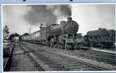  ??  ?? B1 4-6-0 No. 61391 stands in platform 3 at Louth with a service to Peterborou­gh, and possibly through to London King’s Cross in the mid-1950s.