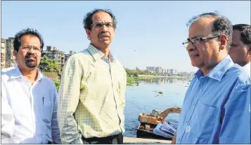  ?? BHUSHAN KOYANDE ?? Uddhav Thackeray ran a check on Mithi River on Tuesday.