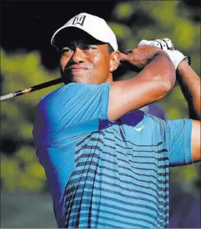  ?? Julie Jacobson ?? The Associated Press Tiger Woods, practicing Tuesday at Shinnecock Hills Golf Club in Southampto­n, N.Y.