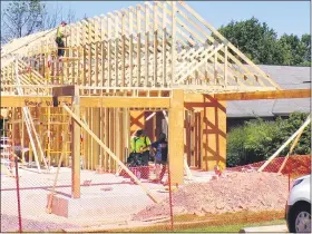  ?? BOB KEELER - MEDIANEWS GROUP ?? A crew works July 29 on the addition to the East Rockhill Township municipal offices building.