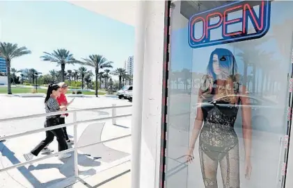  ?? AMY BETH BENNETT/SOUTH FLORIDA SUN SENTINEL ?? Oceanview Boutique on Fort Lauderdale Beach is open Wednesday.