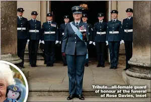  ?? Pictures: SWNS ?? Tribute...all-female guard of honour at the funeral of Rose Davies, inset