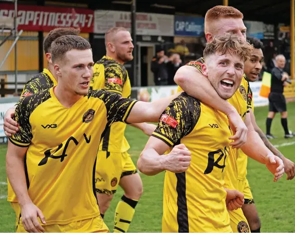  ?? Viv Curtis ?? 6Tiverton Town’s Jack Rice celebrates his goal against Chesham United at Ladysmead on Saturday