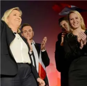  ?? FOTO REUTERS ?? Marine en Marion Le Pen tijdens hun campagne in Nice.