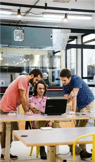  ??  ?? Os sócios da empresa de congelados BeLeaf, Fábio Biasi, Jônatas Mesquita e Fernando Bardusco (a partir da esquerda), em São Paulo