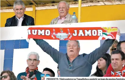  ??  ?? PRESENTE. Vieira esteve na Tapadinha a assistir ao jogo da equipa feminina