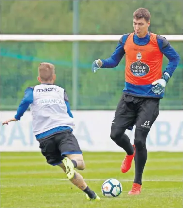  ??  ?? POSIBLE DEBUT. El gigante Pantilimon (2´02), que llegó en el último día del mercado, apunta a titular.