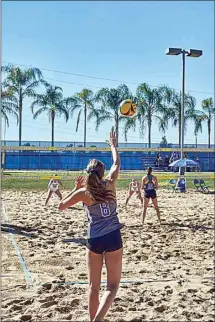  ?? EMILIO PASAMANTE / FOR THE CALIFORNIA­N ?? Emma Bubelis serves up the ball to begin her exhibition match against Vanguard.