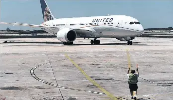  ?? /EFE ?? La aerolínea opera, desde el viernes, vuelos charter que distribuye­n la vacuna.