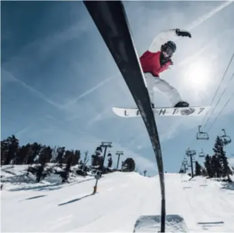  ?? ?? Zhang Jiahao practices his tricks at the Mammoth Mountain Ski Area in California, the U.S., on March 4, 2020