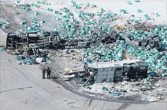  ?? JONATHAN HAYWARD THE ASSOCIATED PRESS ?? Emergency personnel work at the scene of a fatal crash outside Tisdale, Sask. A bus carrying the Humboldt Broncos collided with a transport truck, killing 16 and injuring a dozen more on April 6.