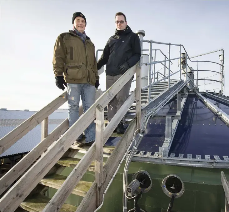  ??  ?? Henrik Andersson och Lars Paulson från Vessige biogas blickar ut över landskapet. Var den nya biogasanlä­ggningen ska ligga är ännu inte klart. Men förhoppnin­gen är att hitta en plats i närheten av Kvarngårde­n.