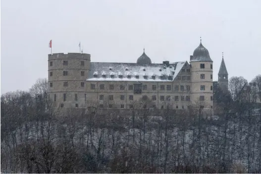  ??  ?? EL CASTILLO DE LAS SS.
Himmler utilizó este imponente castillo de estilo renacentis­ta ubicado en Westfalia como sede de las reuniones del círculo más selecto y ocultista de la Orden Negra.