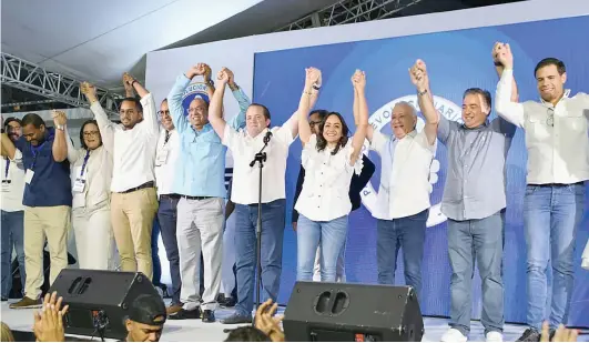  ?? FÉLIX DELA CRUZ ?? Dirigentes del PRM celebraron anoche la victoria arrollador­a.