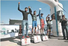  ??  ?? El regiomonta­no Emiliano Mirafuente­s sorprendió al ganar la primera etapa del Premio Rogelio Bicicletas.