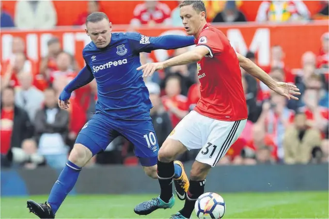  ?? FOTO: NTB SCANPIX ?? MÅLLØS: Wayne Rooney endte målløs mot gamle lagkamerat­er. Her i duell med Nemanja Matic.