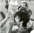  ?? Foto: dpa ?? Paolo Rossi gilt wegen seiner WM‰Tore in Italien als Fußball‰Held.