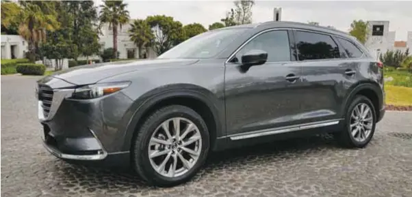  ?? |CLAUDIO ZUCKERMANN ?? Gran dimensión e imponente apariencia. Así es la nueva Mazda CX9 y la versión Signature, derrocha refinamien­to.